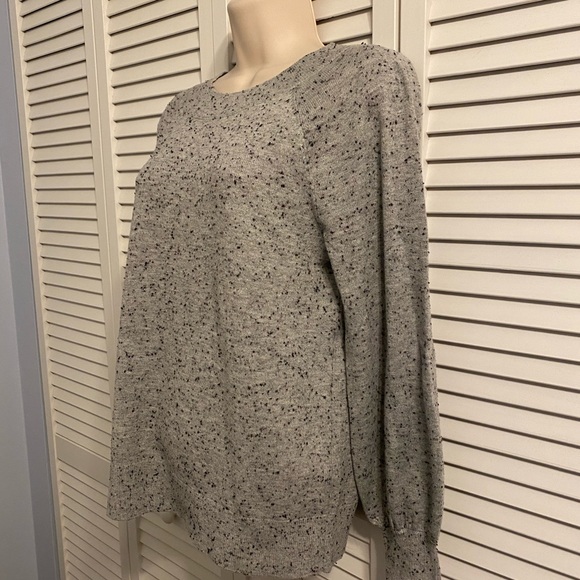 LOFT Sweaters - LOFT GRAY W/BLACK SPECKLED SWEATER BALLOON SLEEVES EUC♥️ FINAL PRICE